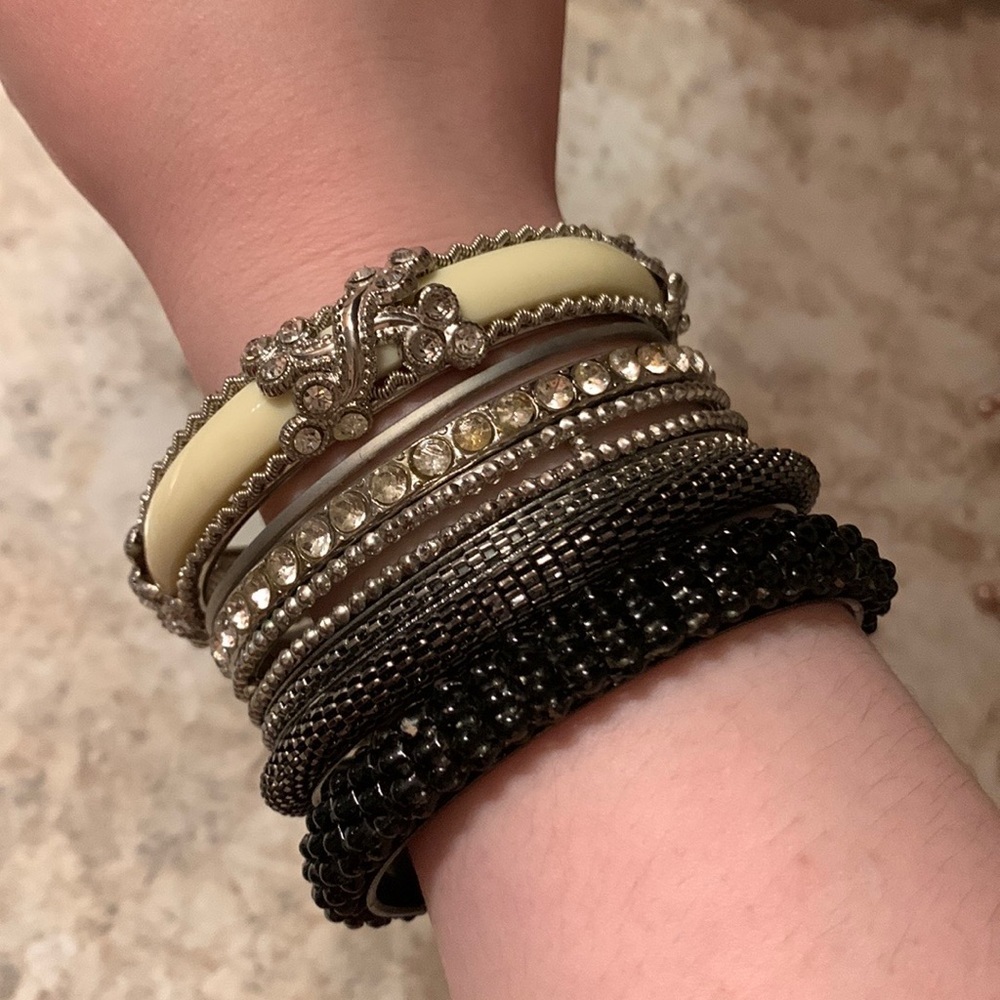 Bracelets - Picture 2 of 8